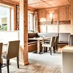 Alpen Laerchenhof Lermoos