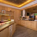 Aparthotel Alpen Laerchenhof 3*